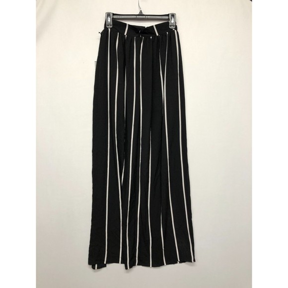 NWT Haute Monde Women Shorts with Skirt Size Small Stripes B237 -12 - Picture 10 of 16